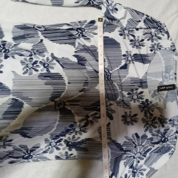4/$15 Casa Lee Side Tails Printed Dress Floral Blue and White Size Medium - Picture 7 of 8